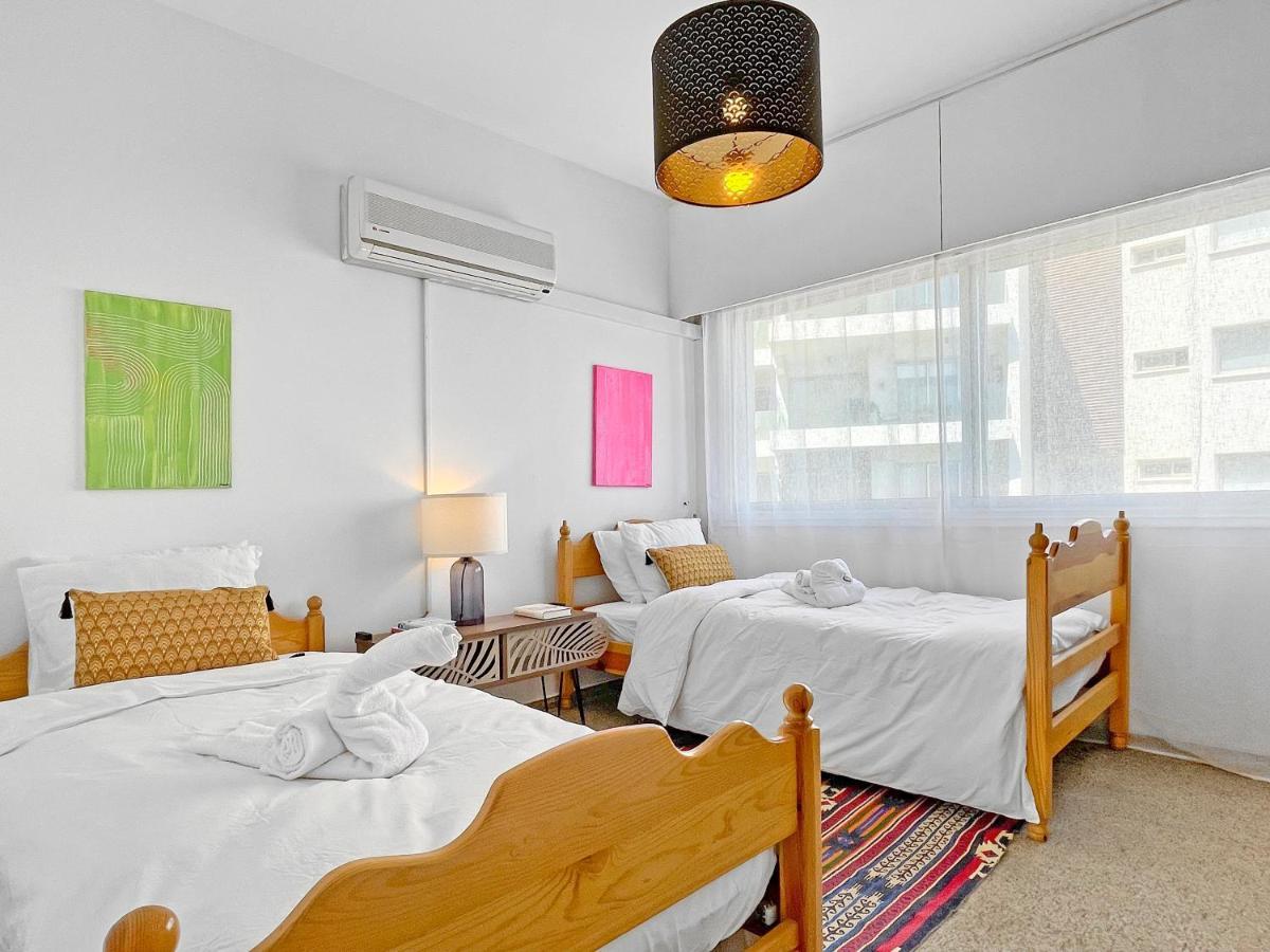 Appartement 2br Seafront In Center With Community Pool Larnaca