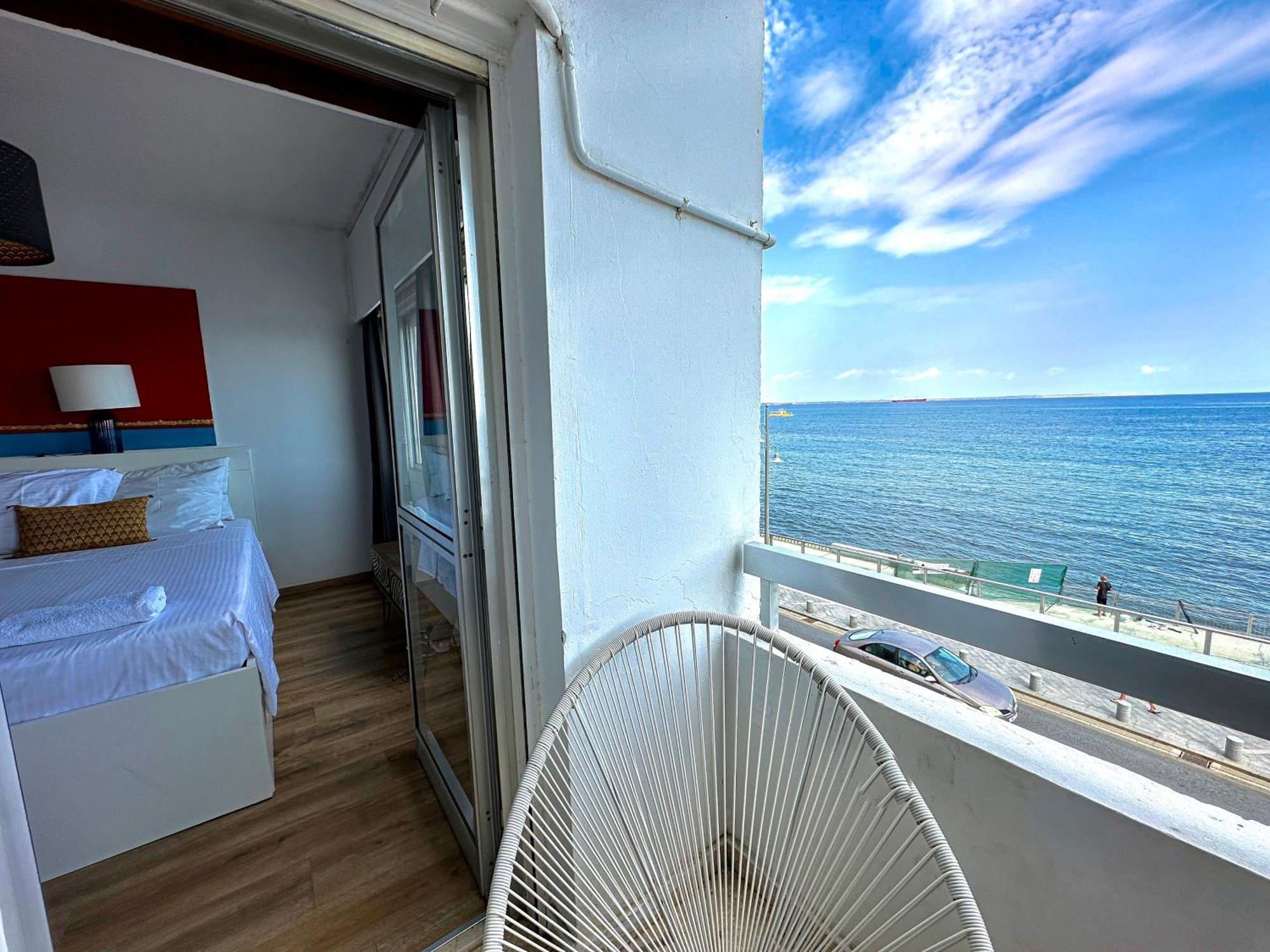 2br Seafront In Center With Community Pool Appartement Larnaca